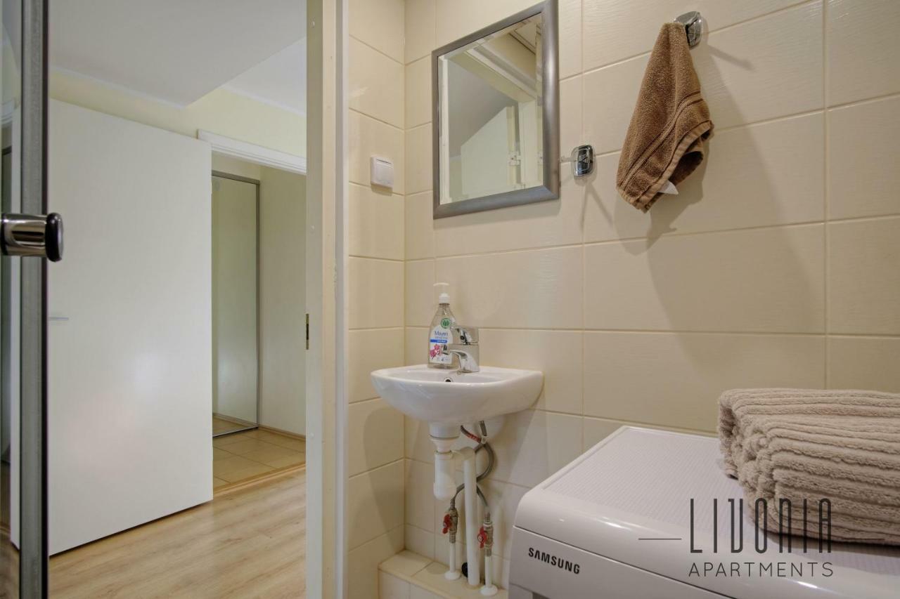 Sunny Studio With Parking, Self-Check-In & Wi-Fi Tallinn Bagian luar foto
