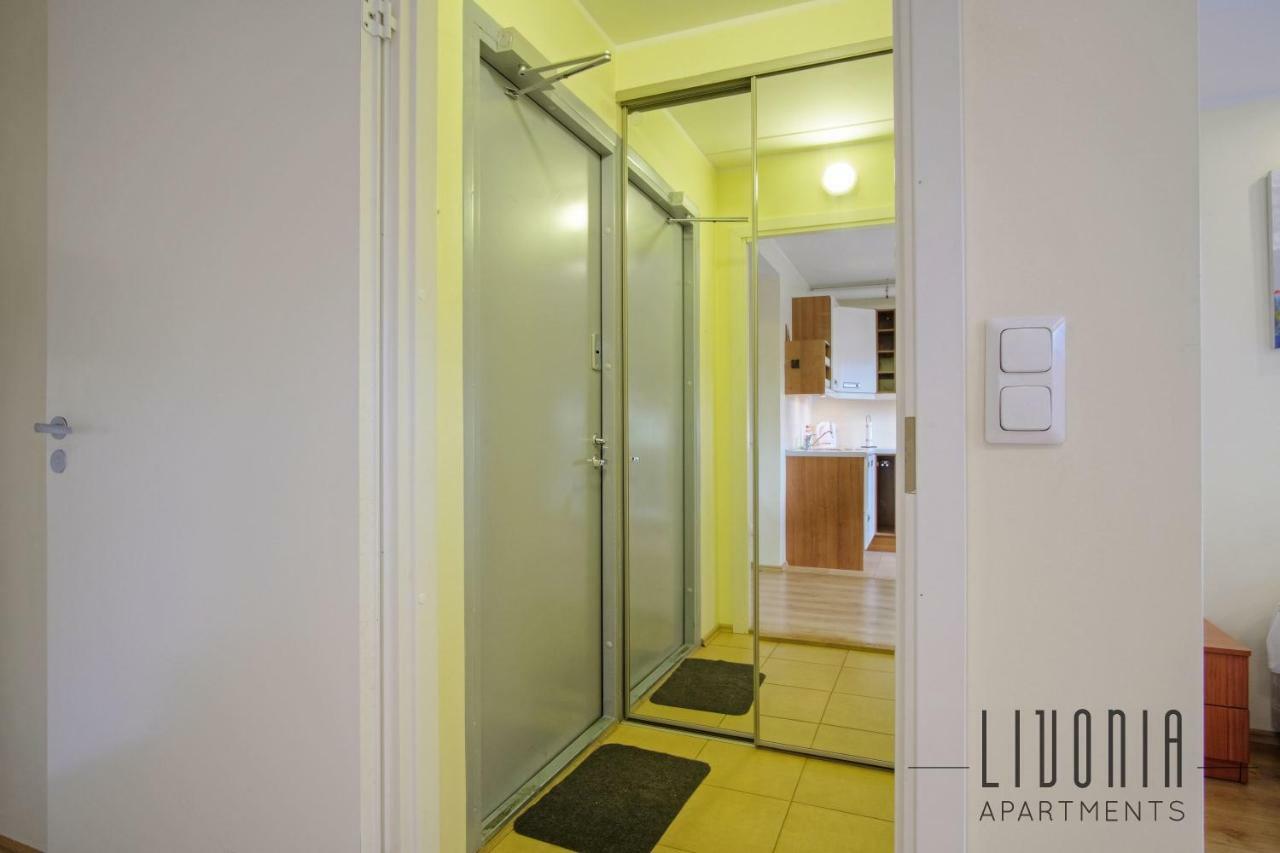 Sunny Studio With Parking, Self-Check-In & Wi-Fi Tallinn Bagian luar foto